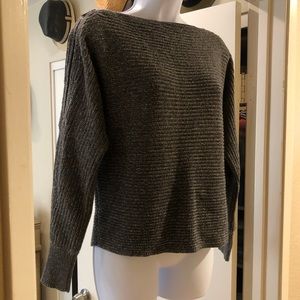 Raglan sleeve gray sweater with zipper shoulder (adjustable)